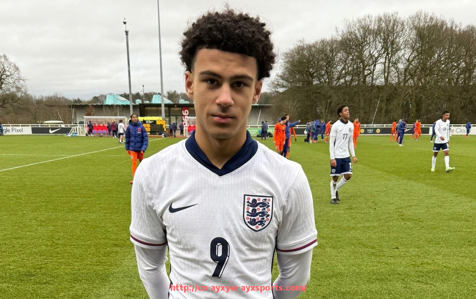 爱游戏体育-英超联赛中意大利球员名单及其战术作用详解