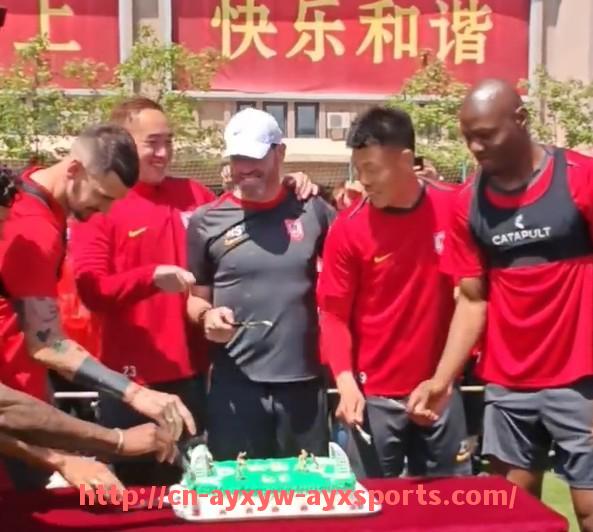 爱游戏体育-世俱杯比赛用球材质分析及性能优化方案探讨