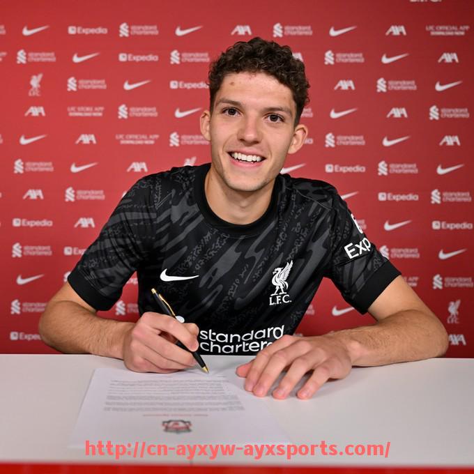 爱游戏体育-世俱杯中场换人策略及其对比赛节奏的影响研究